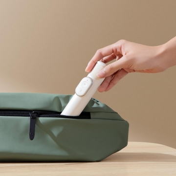 Монопод / штатив для селфі Xiaomi Selfie Stick Mini Version, модель XMZJZPGO2YM, сплав на основі анодованого алюмінія, монопод (селфі-палка), трипод (штатив), телескопічна конструкція, яка трансформується у штатив (ніжки штатива сховані в корпусі), силіконові накладки на ніжки проти ковзання, тримач для смартфона з поворотним механізмом на 90° вліво і на 90° вправо, знімний bluetooth пульт ДК, світловий індикатор на пульті, CR1632, розкладається на 520 мм, Київ, Киев