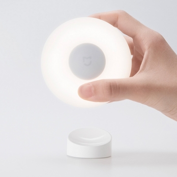 Ночник с датчиком движения Xiaomi Mijia Night Light 2 (Bluetooth Version), MJYD02YL-A, ABS пластик, магнитное крепление лампы к подставке, вращение лампы на 360°, датчики движения (инфракрасный сенсор) и освещённости, автоматическое выключение через 15 секунд при отсутствии движения, умный дом, Mijia App, Android 4.4 и выше и iOS 9.0 и выше, плавная регулировка уровня яркости в приложении от 2,5 лм до 25 лм, 2800 K тёплый свет, время автономной работы до 17 месяцев, белый, Киев