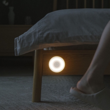 Ночник с датчиком движения Xiaomi Mijia Night Light 2 (Bluetooth Version), MJYD02YL-A, ABS пластик, магнитное крепление лампы к подставке, вращение лампы на 360°, датчики движения (инфракрасный сенсор) и освещённости, автоматическое выключение через 15 секунд при отсутствии движения, умный дом, Mijia App, Android 4.4 и выше и iOS 9.0 и выше, плавная регулировка уровня яркости в приложении от 2,5 лм до 25 лм, 2800 K тёплый свет, время автономной работы до 17 месяцев, белый, Киев