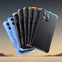 Чехол Element Case Solace (Element Box) для смартфона iPhone 16 Pro Max, противоударный бампер, корпус из поликарбоната, алюминиевые накладки, бампер состоит из трёх частей, скрученных четырьмя винтиками, в комплект входит отвёртка и 2 запасных винтика, резиновые прокладки на внутренней поверхности рамы для защиты корпуса смартфона, встроенные кнопки регулировки громкости, фабричная упаковка, Киев, Київ